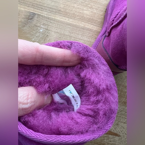 UGG® Kids' Classic Short lI  Genuine Shearling Boot in Purple Size 8 - Picture 8 of 8